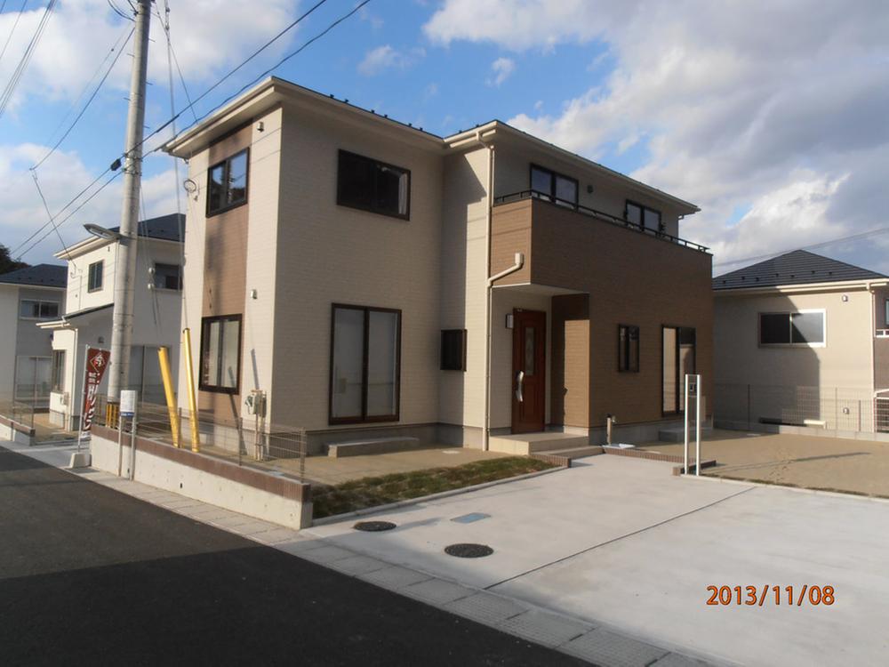 Local appearance photo. Building 2