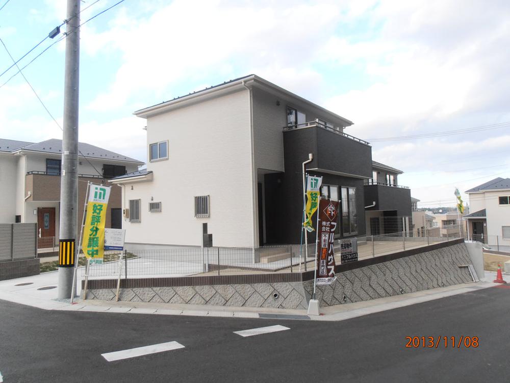 Local photos, including front road. 1 Building