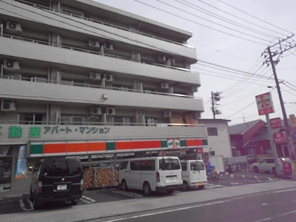 Convenience store. 995m until Thanksgiving Yahata 3-chome