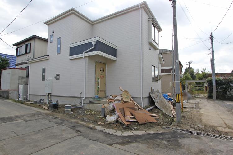 Local photos, including front road. Local (August 2013) Shooting