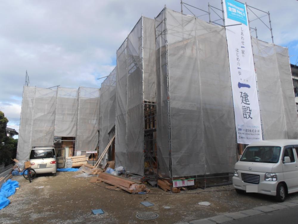 Local photos, including front road. Local (11 May 2013) Shooting