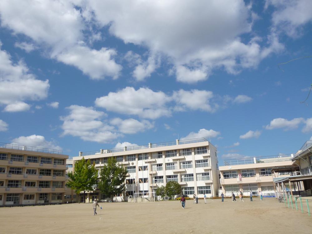 Primary school. 1335m to Sendai Municipal Hachiman Elementary School