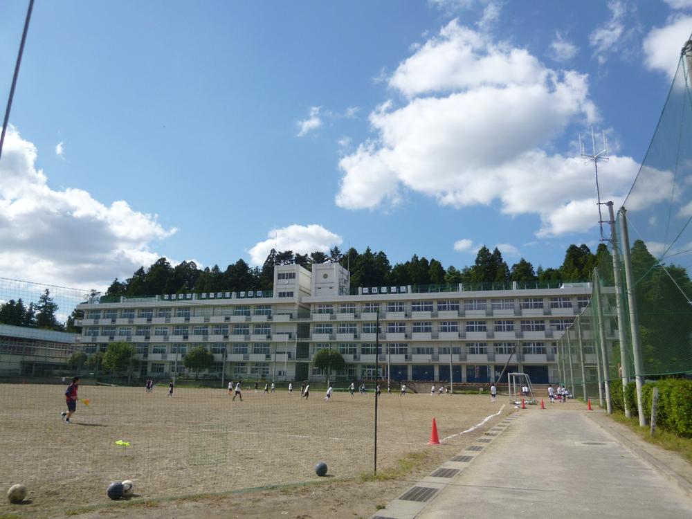 Junior high school. 1402m to Sendai Municipal first junior high school