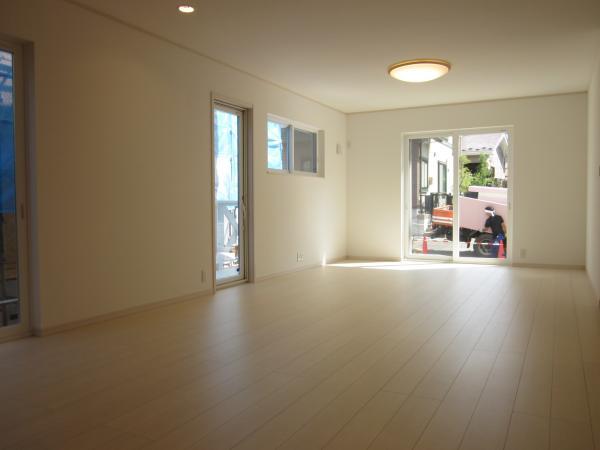 Same specifications photos (living)