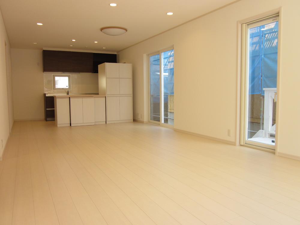 Same specifications photos (living). Same specification example living