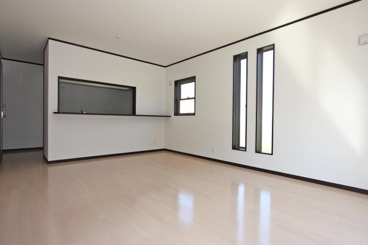 Same specifications photos (living). Same specifications photos (LDK)