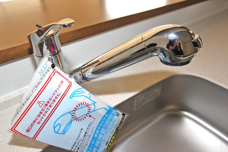 Same specifications photo (kitchen). Same specification example (water purifier with mixing faucet)