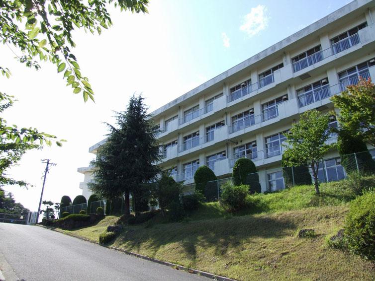 Junior high school. 801m to Sendai Municipal tsurugaoka junior high school