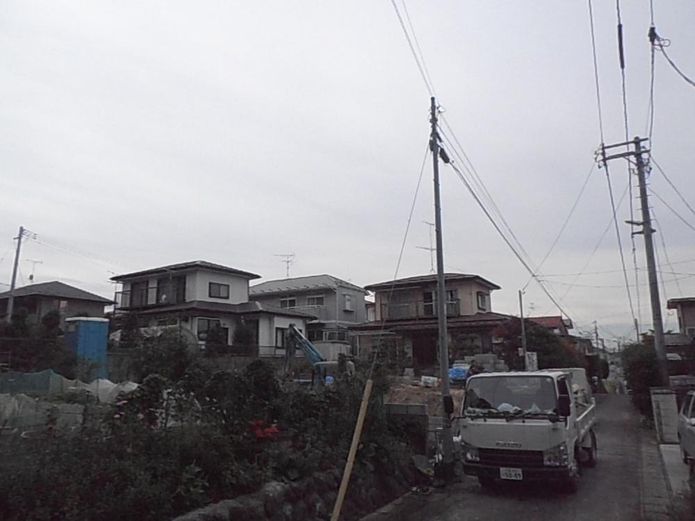 Local photos, including front road. Local (10 May 2013) Shooting