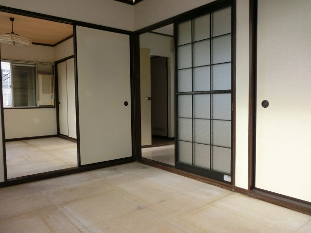 Living and room. It contains the now clean tatami.
