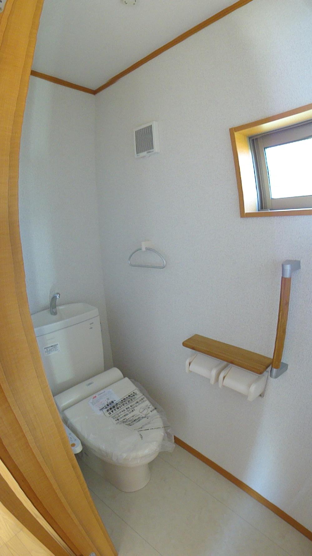 Toilet. Indoor (12 May 2013) Shooting