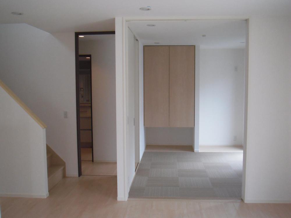 Non-living room. Adopt a "textile floor" of the new items in the room (July 2013) Japanese-style shooting living and Tsuzukiai. And dignified expression of textile unique, It combines the foot crunchy and kidnapping, Is the tatami a new sense to produce a modern sum.