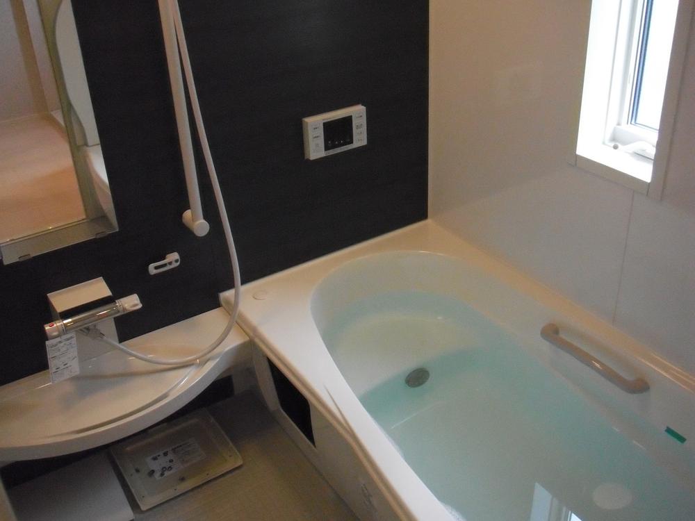 Bathroom. Equipped with a drying heater in the room (July 2013) photographing unit bus.