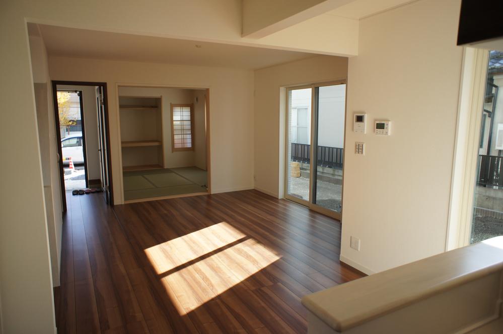 Living. LDK18 Pledge. It is using waxing unnecessary flooring.