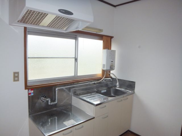 Kitchen. It can also dishes in a bright room, even lunch because there is a window in the kitchen