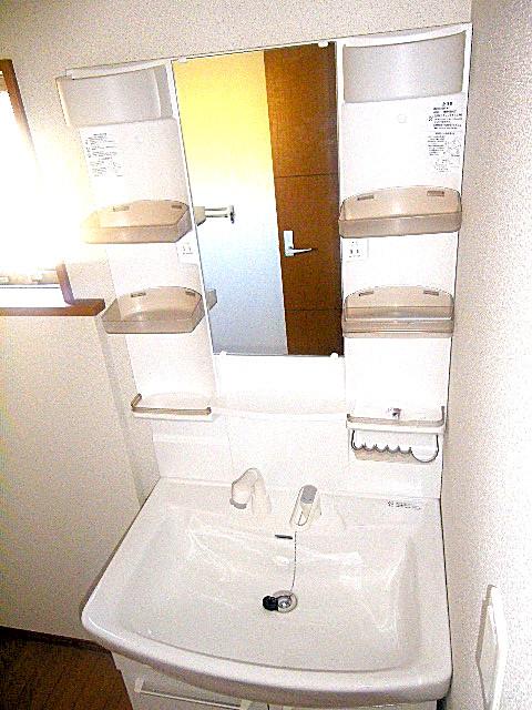 Wash basin, toilet. Same specifications Ceramic surface ball is flat bottom, Not to interfere with the hose-type single lever shower faucet, Cleaning supplies such as buckets and brushes also entire storage wide base cabinet