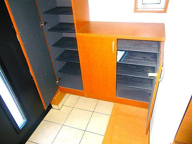 Entrance. Same construction Case photo 1 Building