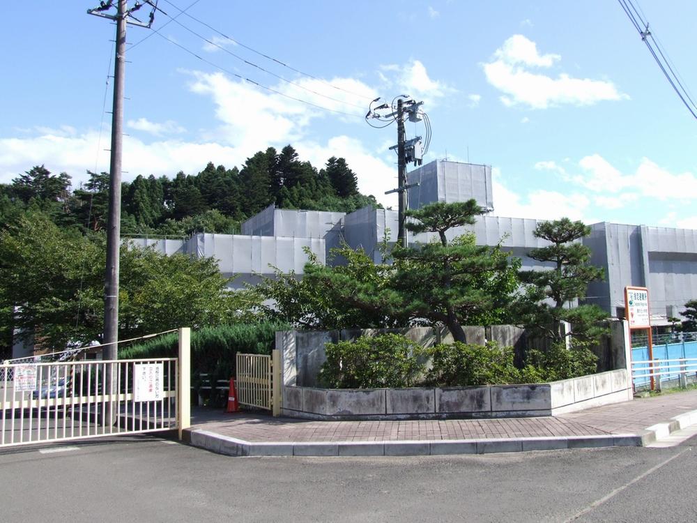 Primary school. 725m to Sendai Municipal tsurugaoka Elementary School
