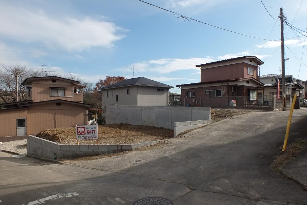 Local photos, including front road. Local (11 May 2013) Shooting