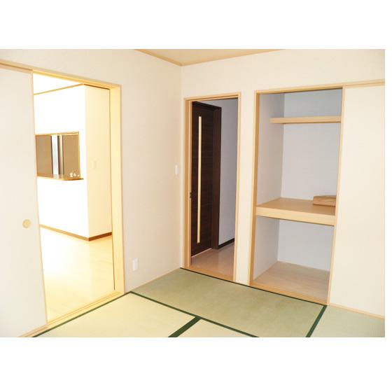 Same specifications photos (Other introspection). Same specifications