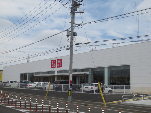 Shopping centre. 2733m to UNIQLO Sendai Izumi store (shopping center)