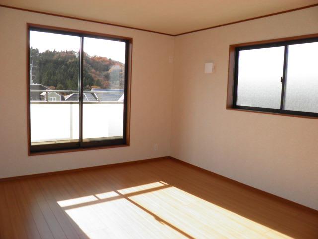 Same specifications photos (Other introspection). Same specifications