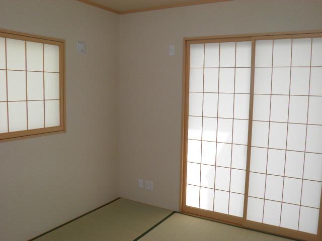 Same specifications photos (Other introspection). Same specifications