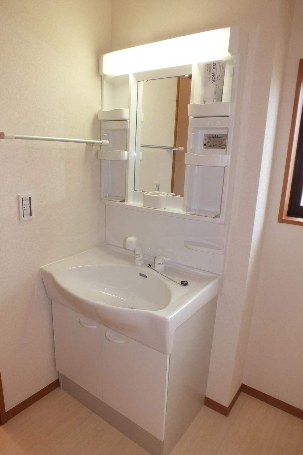 Wash basin, toilet. ☆ Specifications Photos ☆