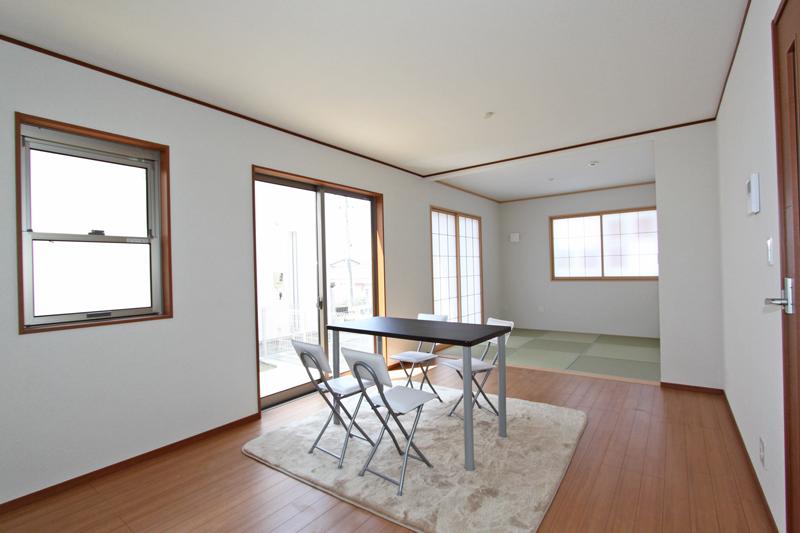 Same specifications photos (living). Same specifications photos (LDK)