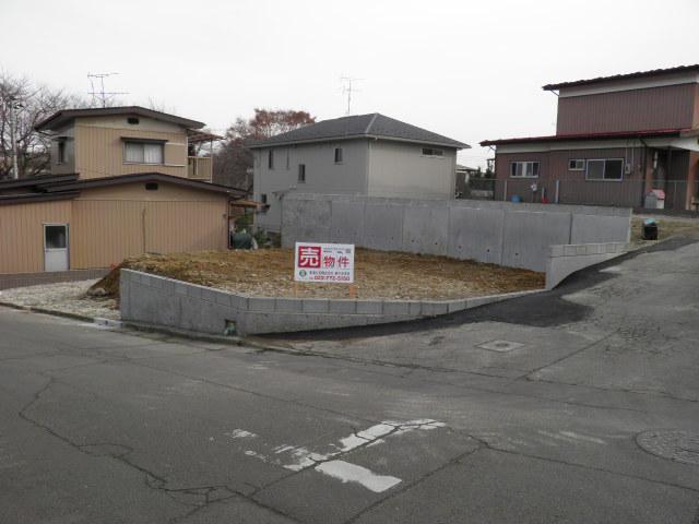 Local appearance photo. Local (12 May 2013) Shooting