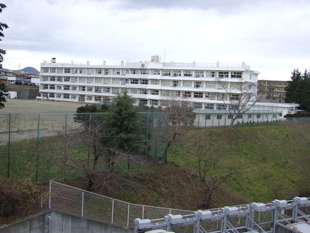 Junior high school. Shogen 700m to East Junior High School
