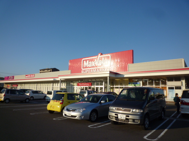 Supermarket. The ・ 100m until the big Sendai Yaotome store (Super)