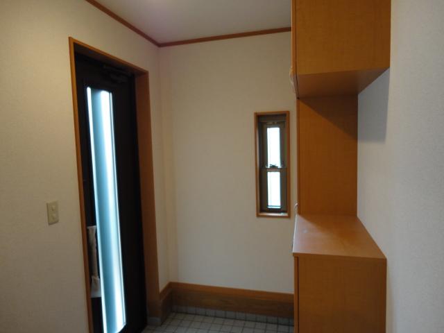 Entrance. Local (12 May 2013) Shooting