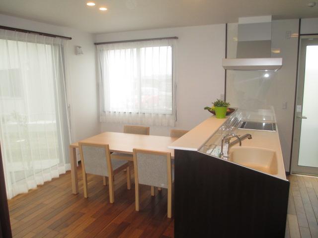 Non-living room. Indoor (12 May 2013) Shooting