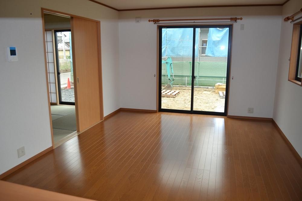 Same specifications photos (living). Same specifications living 5 Building