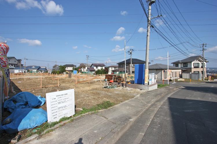 Local photos, including front road. Local (11 May 2013) Shooting