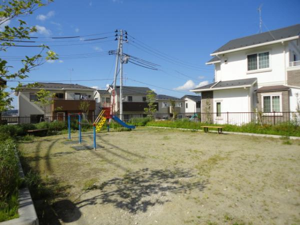 park. About a 1-minute walk from the 80m park to the park