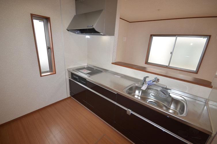 Kitchen. With water purifier