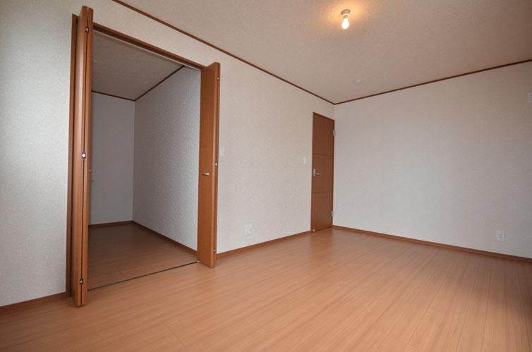 Non-living room. Western-style 7.5 Pledge