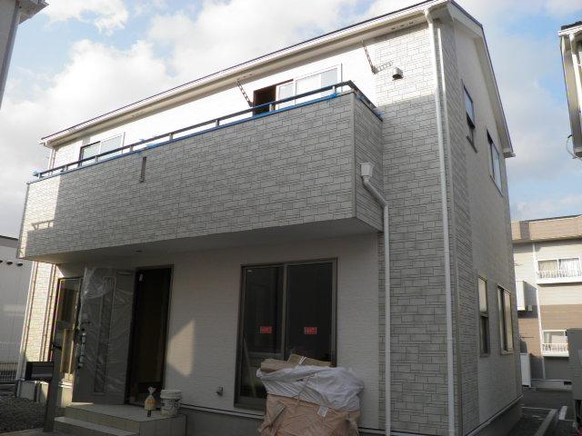 Local appearance photo. Local (11 May 2013) Shooting