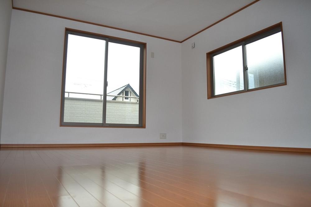 Non-living room. It is the same specification preview photo. Model house we have guidance. Please feel free to contact us.