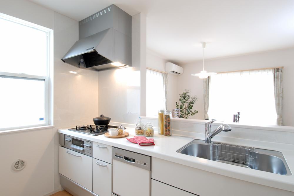 Same specifications photo (kitchen). Klin Lady of Cleanup