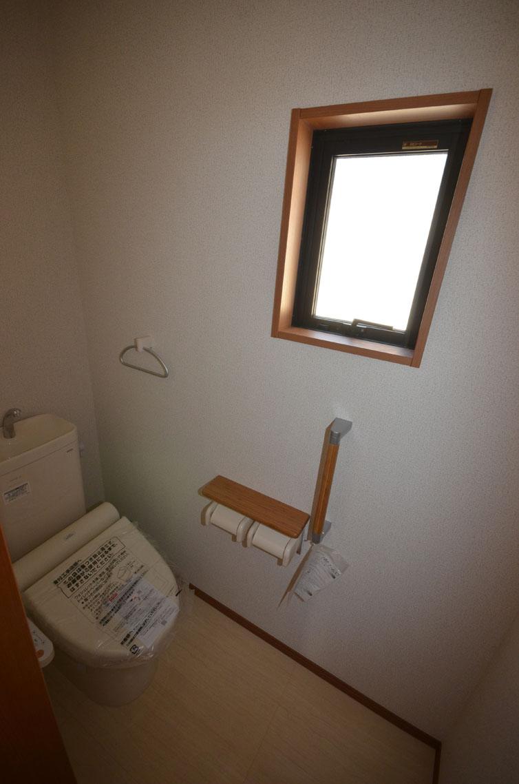 Toilet. Second floor WC