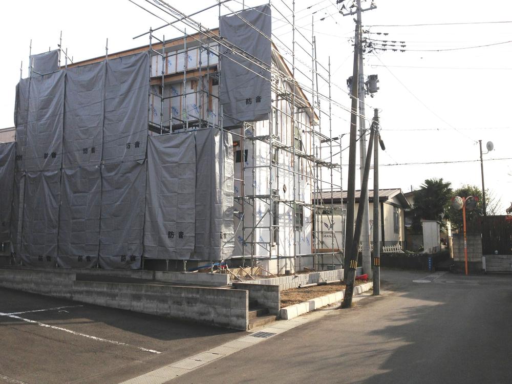 Local photos, including front road. (3) Building: local (December 9, 2013) Shooting