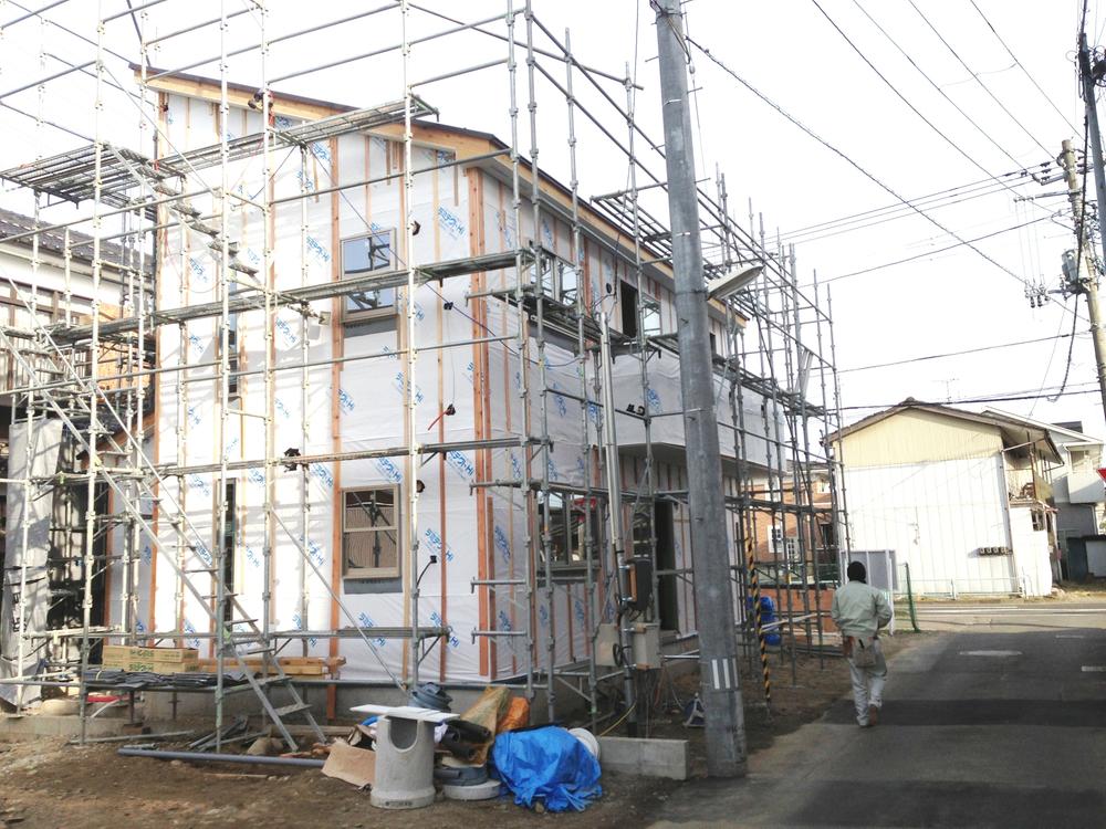 Local photos, including front road. (1) Building: local (December 9, 2013) Shooting