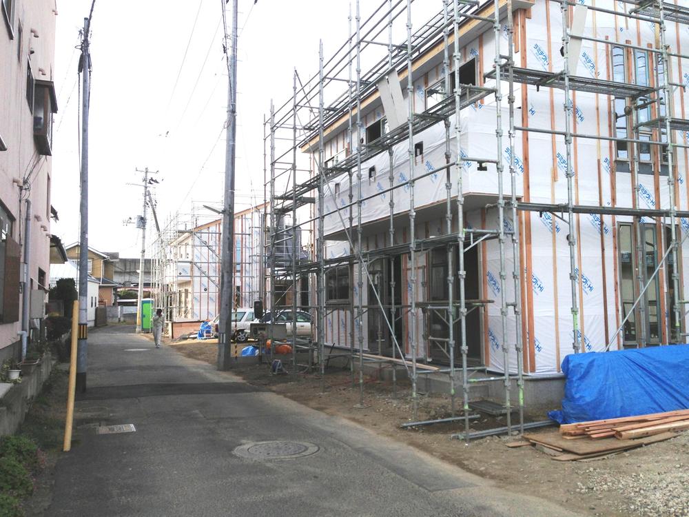 Local photos, including front road. (3) Building: local (December 9, 2013) Shooting