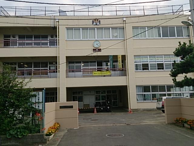 Junior high school. 1254m to Sendai City Nakata junior high school