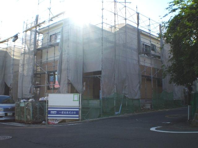 Local photos, including front road. (2) Building: local (October 2013) Shooting