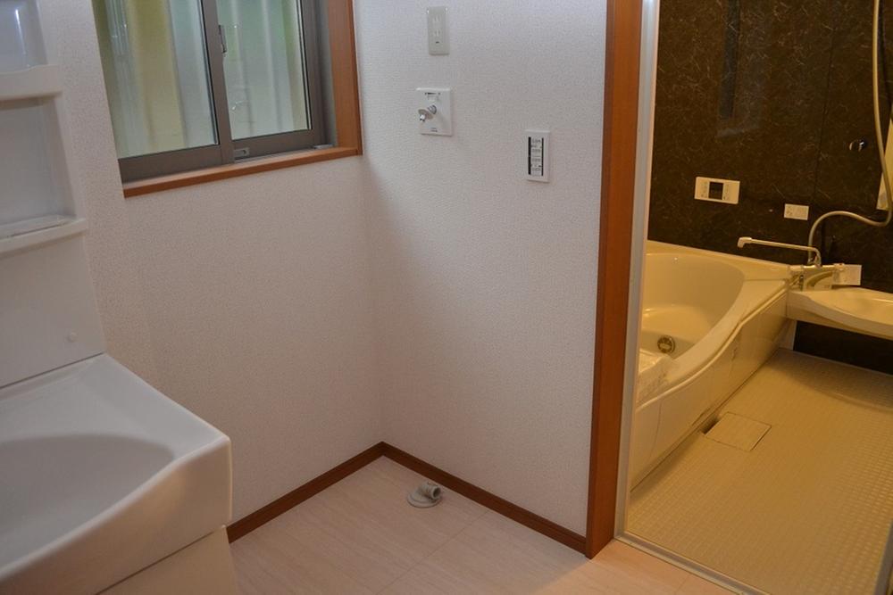 Wash basin, toilet. Same specifications