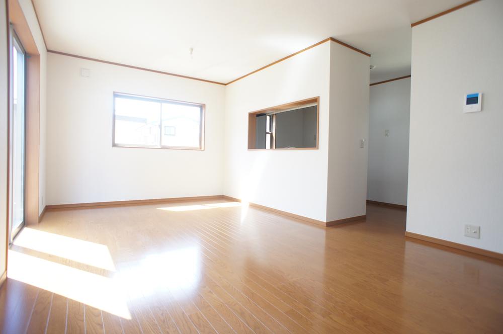 Same specifications photos (living). Same specification example